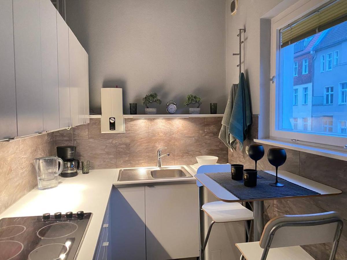 Cozy Modern With Small Balcony In The Heart Of Appartement Berlin